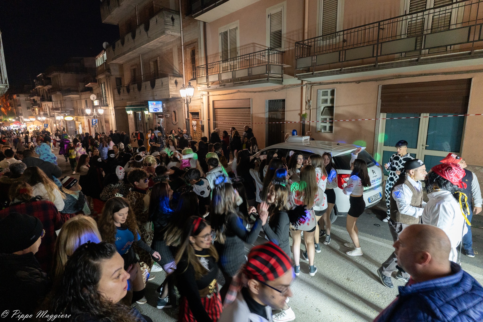 folla di gente per il carnevale